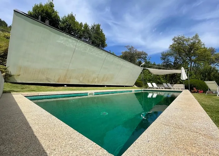 Slope Design - Architecture With Private Pool * ポンテ・デ・リマ